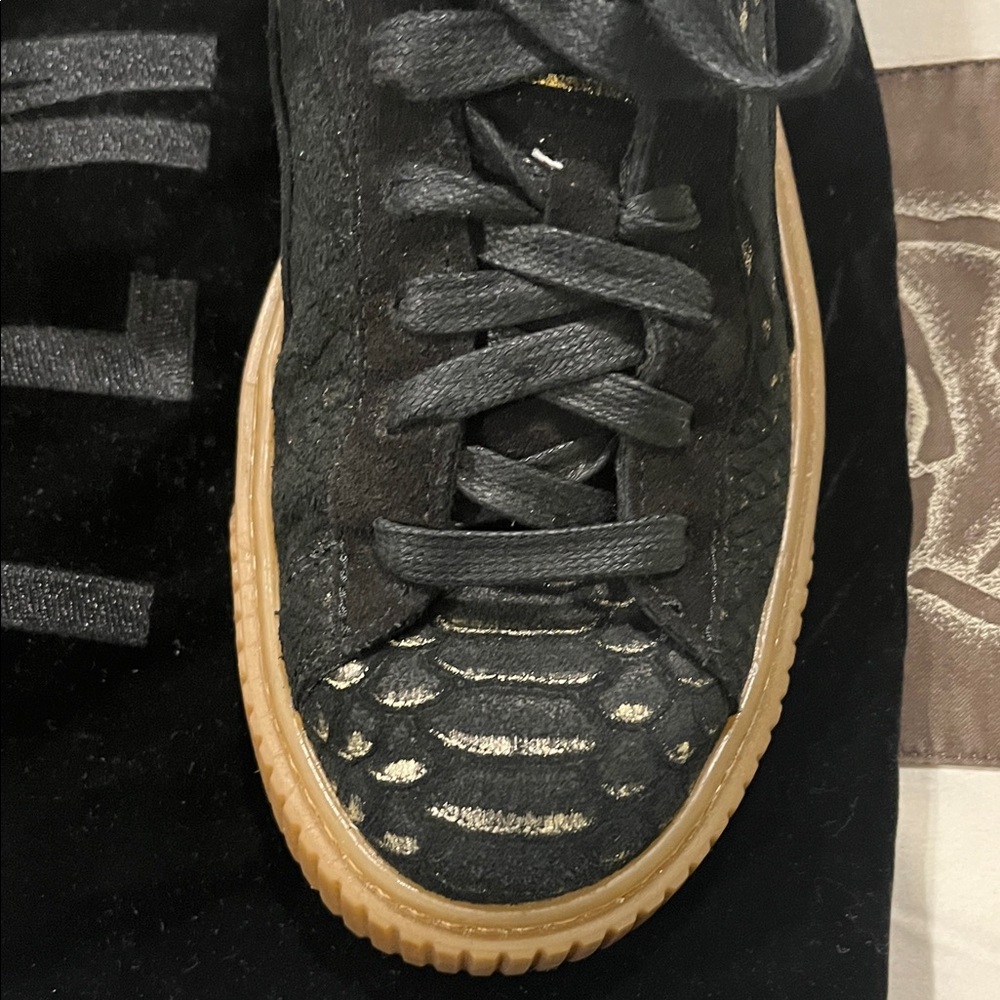 Puma suede Black and gold Sneakers - Picture 3 of 10